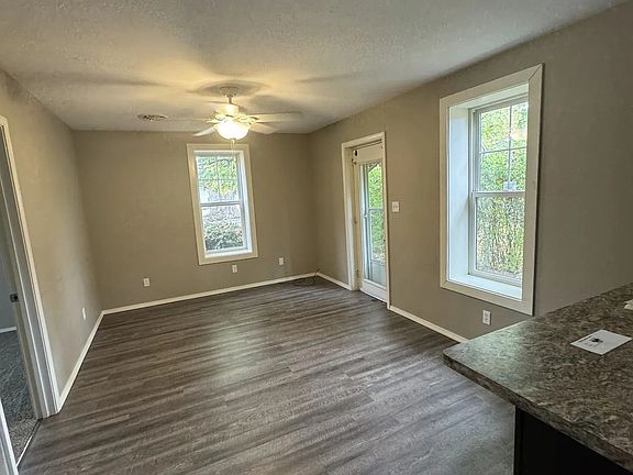3rd image of 251 E Parkway Dr