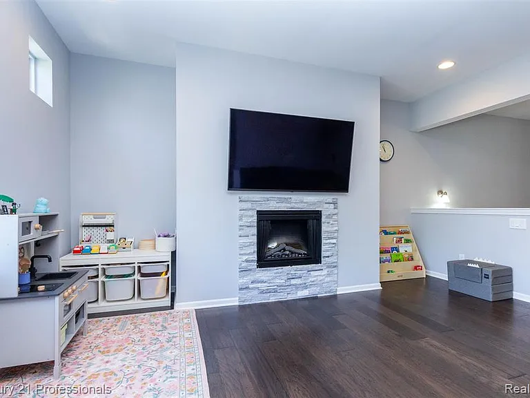 57 Kaprol Dr — Photo 8