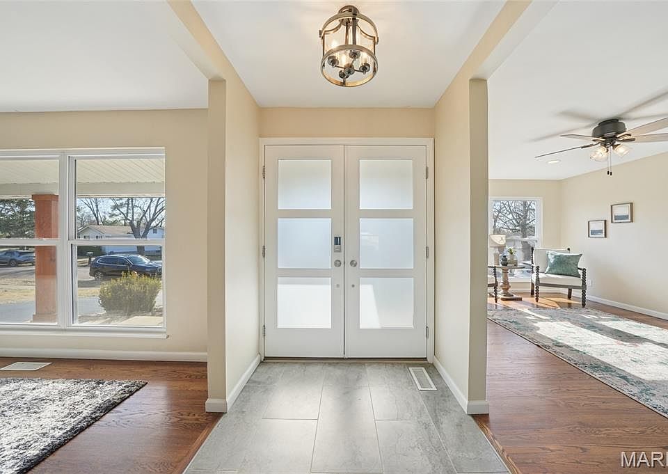 12381 Merrick Dr, Saint Louis, MO 63146 | MLS #26000299 | Zillow