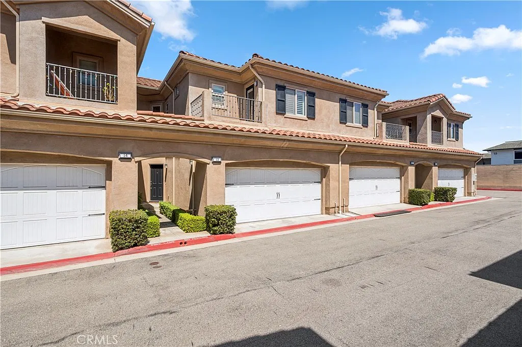 2 bed, 2.5 bath, 1457 sqft, $4,700 — Photo 1