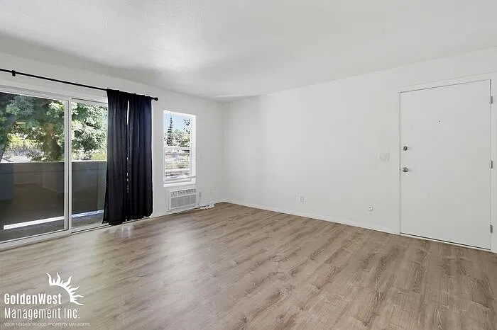 3 bed, 2.0 bath, 969 sqft, $3,200 — Photo 4