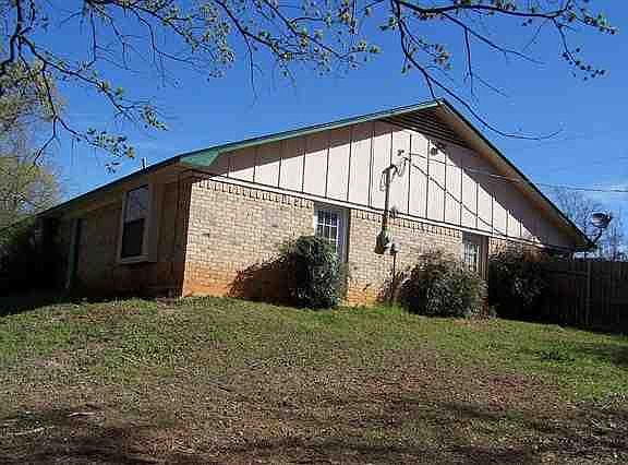 2nd image of 1705 Pine Vly