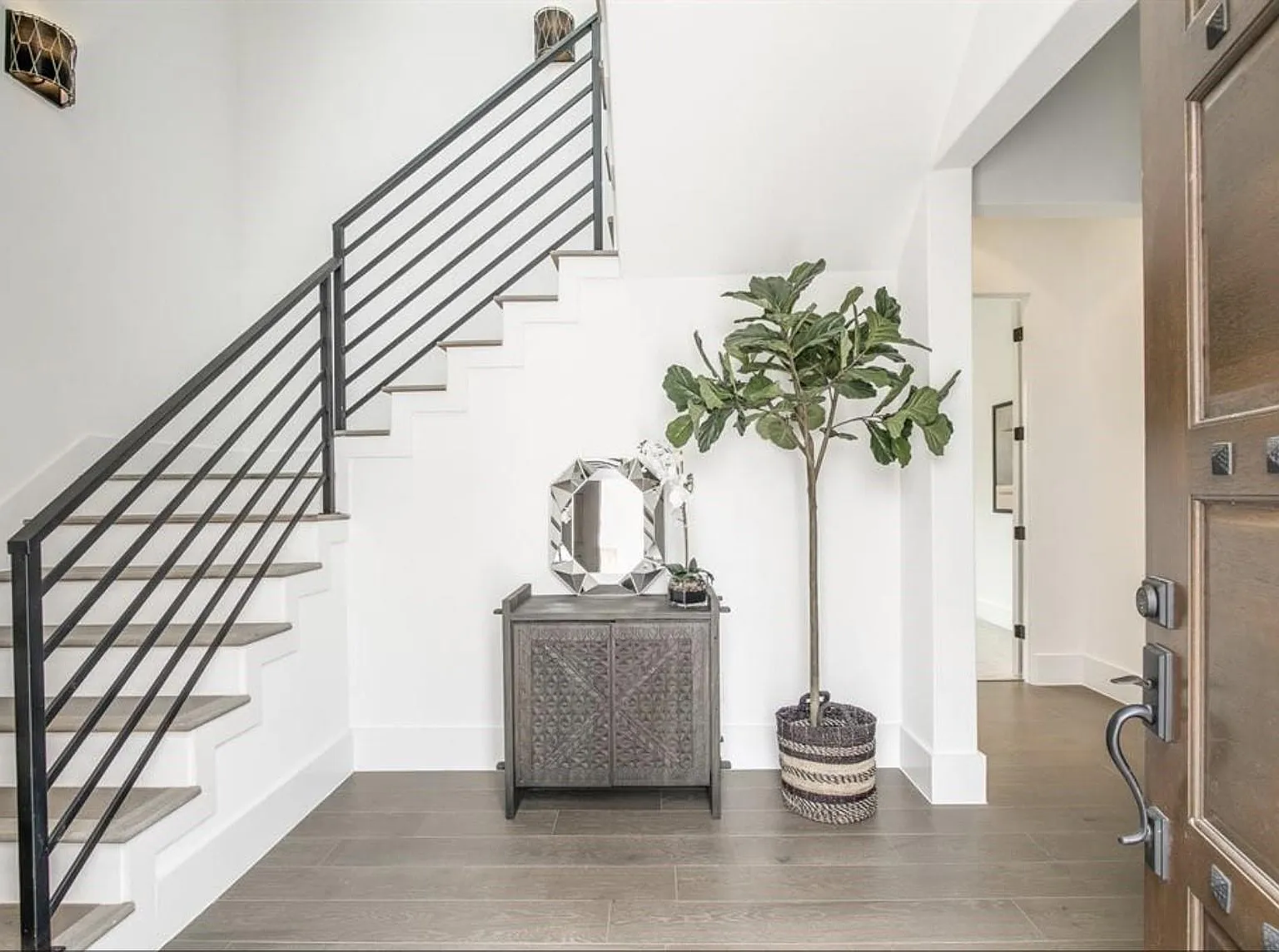 3 bed, 3.5 bath, 3580 sqft, $4,500 — Photo 2
