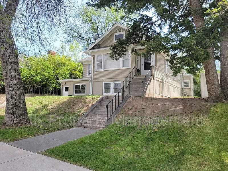 2 bed, 1.0 bath, 1025 sqft, $1,250 — Photo 2