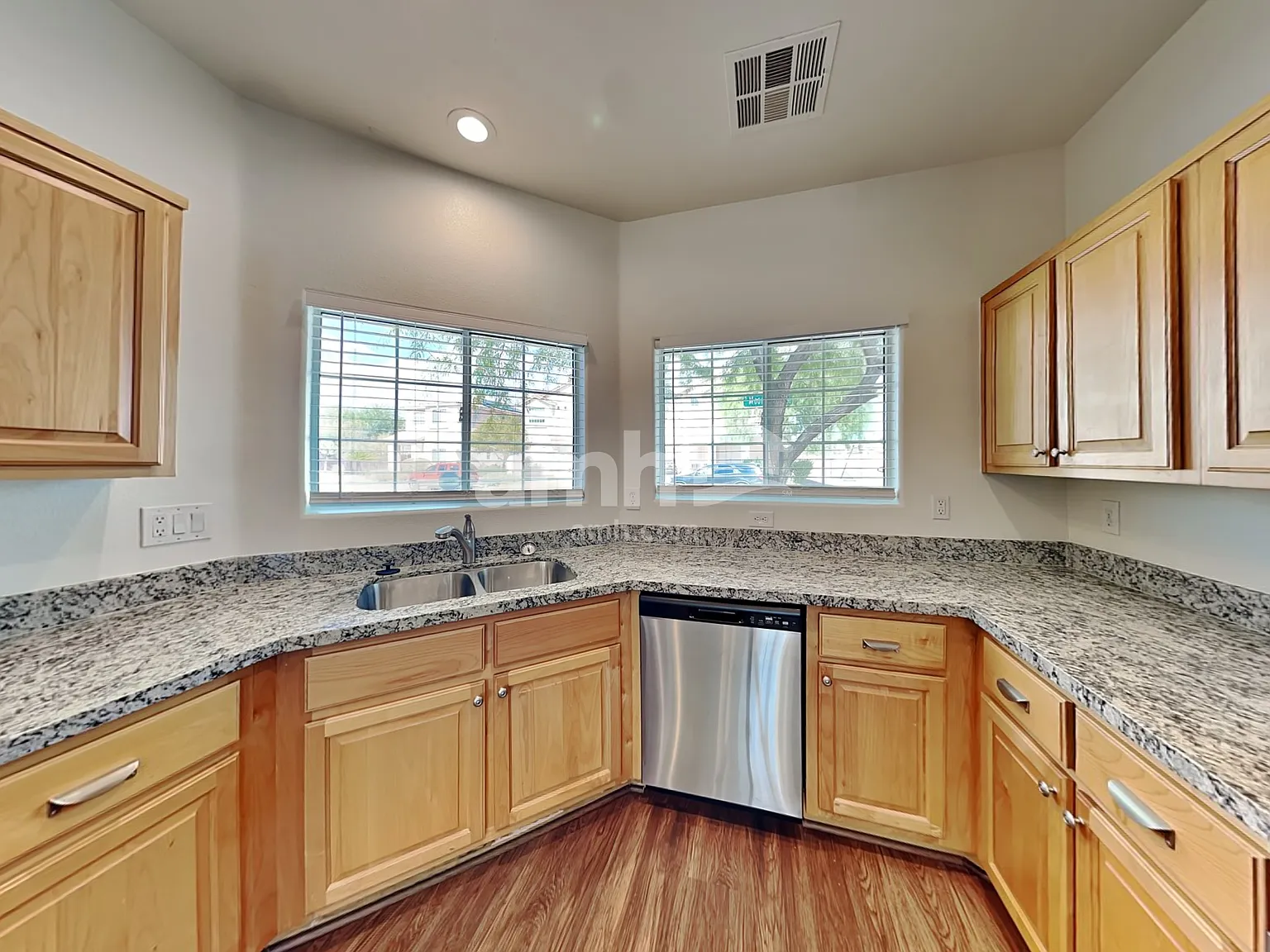 3 bed, 2.5 bath, 1942 sqft, $2,435 — Photo 3