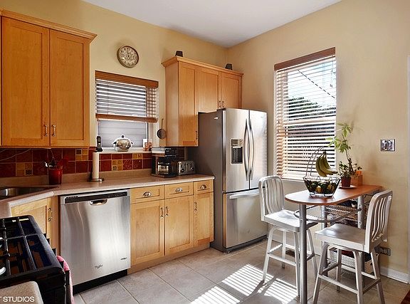 5th image of 2642 N Washtenaw Ave APT 1