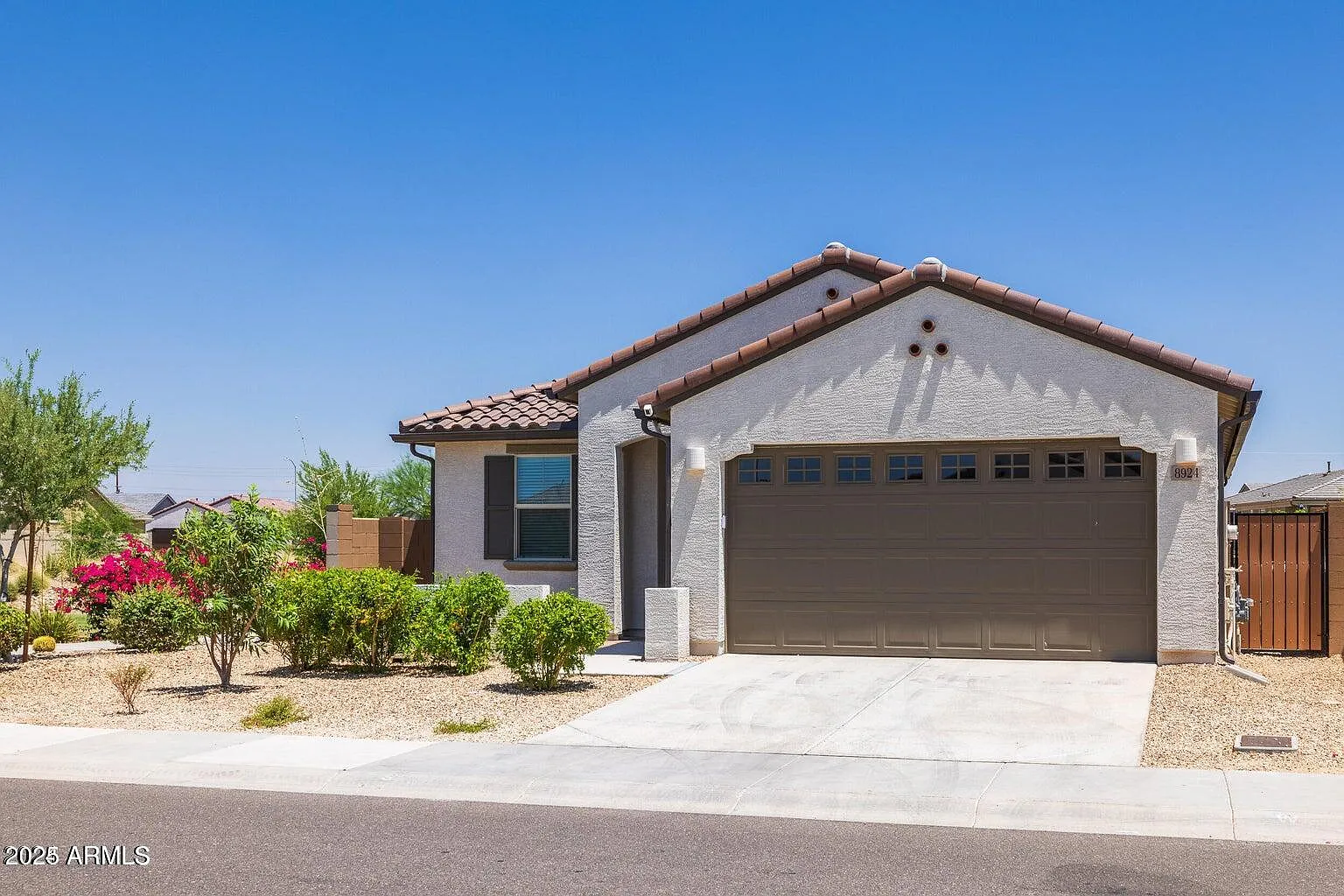 3 bed, 2.0 bath, 1399 sqft, $3,000 — Photo 1