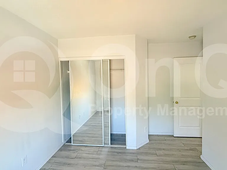 1103 E Grove St — Photo 12