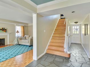 1104 Belle Vista Dr, Alexandria, VA 22307