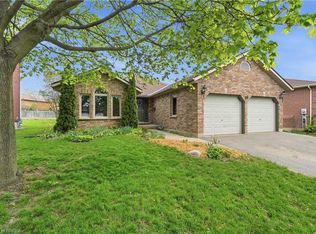 44 Blackfriar Ln, Brantford, ON N3R7L3