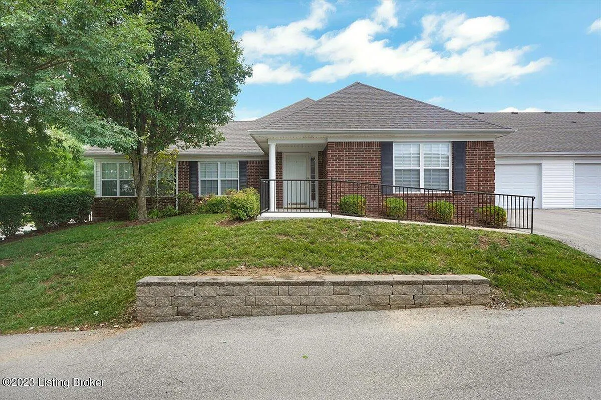 10240 Pine Glen Cir photo 1