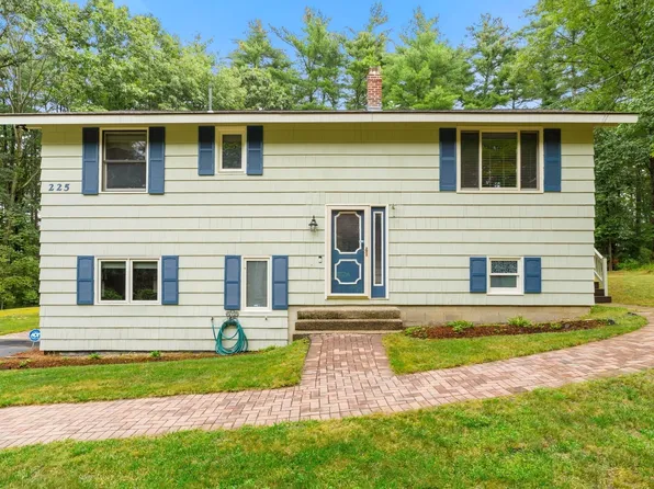 225 Taylor Rd, Stow, MA 01775