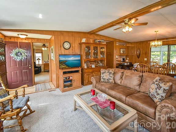 4th image of 222 Cranbrook Cir