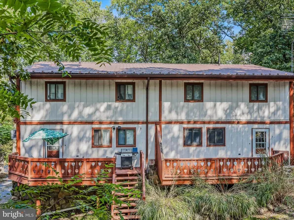 326 Lower Clubhouse Dr, Harpers Ferry, WV 25425