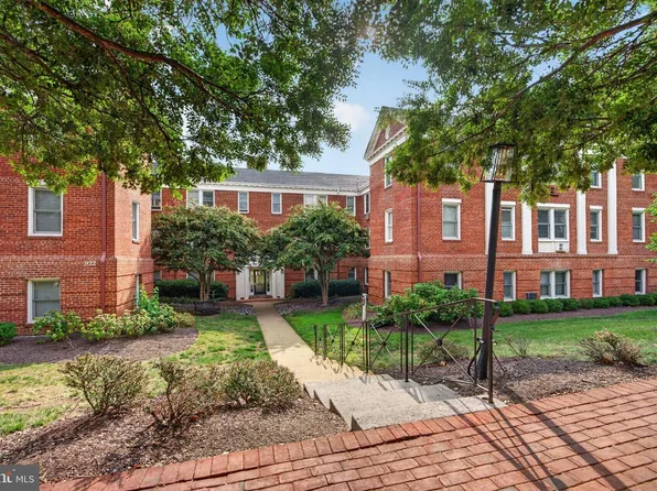 922 S Washington St APT 305, Alexandria, VA 22314