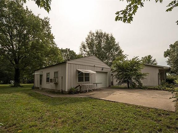 Detached garage.  House sitting directly to the south of it.
