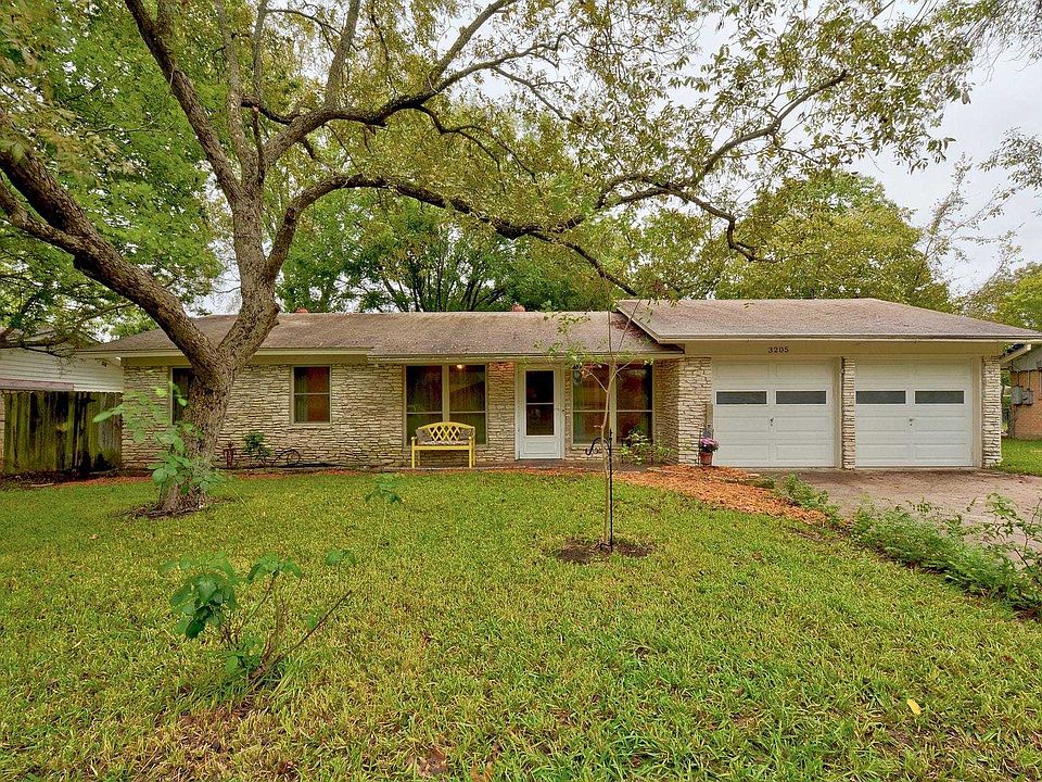 1st image of 3205 Whites Dr