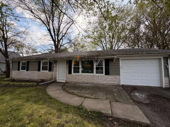 774 Fox River Rd, Valparaiso, IN 46385