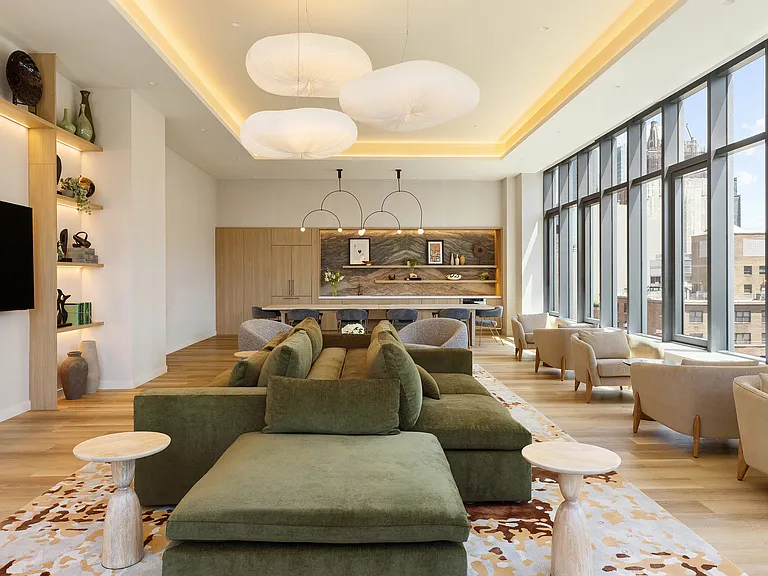 255 E 39th St #Penthouse 3B — Photo 10