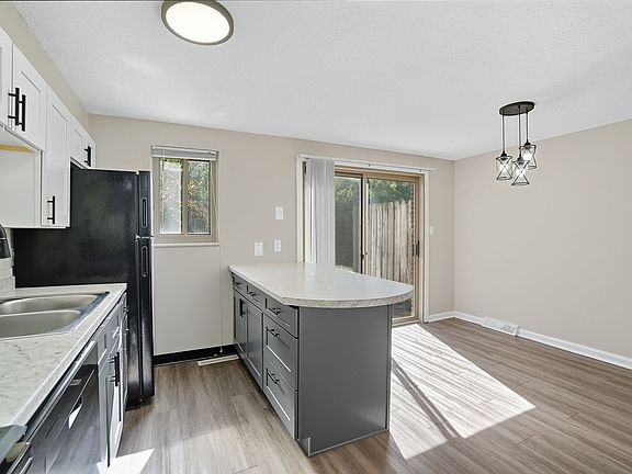5th image of 522 Pinegrove Ln