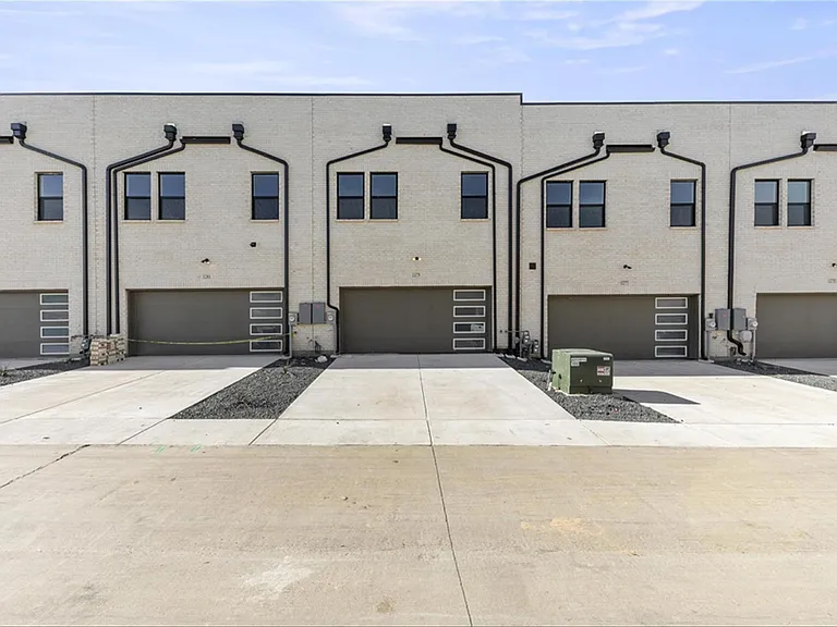 1279 Doris May Dr — Photo 21