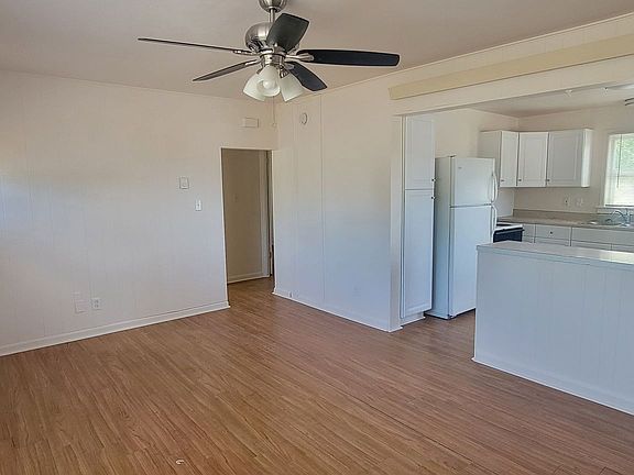 3rd image of 325 N Pikes Peak Ave