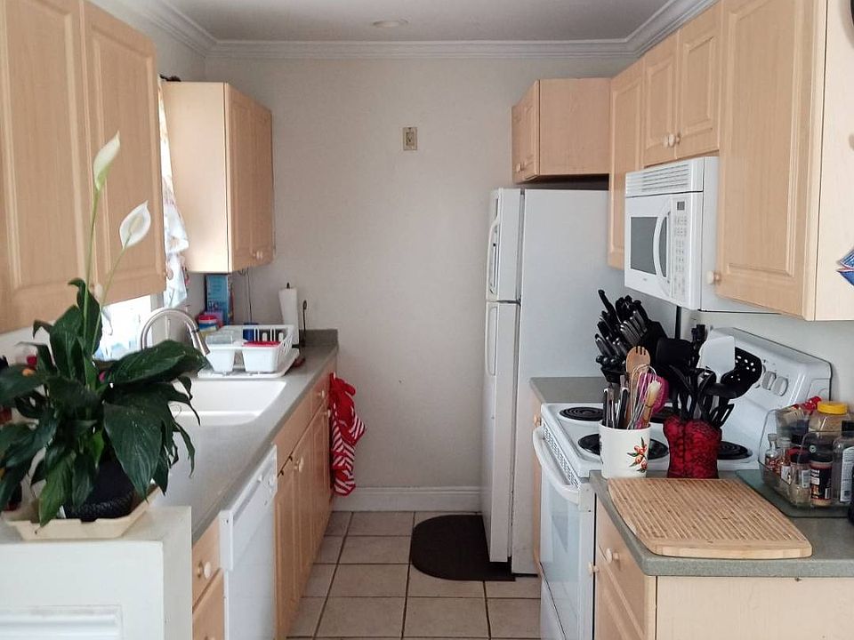 2nd image of 3029 N Roosevelt Blvd APT 47
