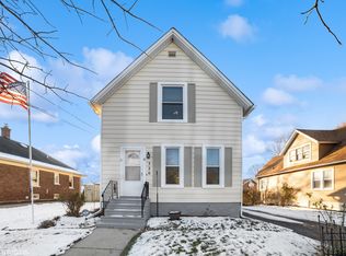 320 Orchard St, Elgin, IL 60123