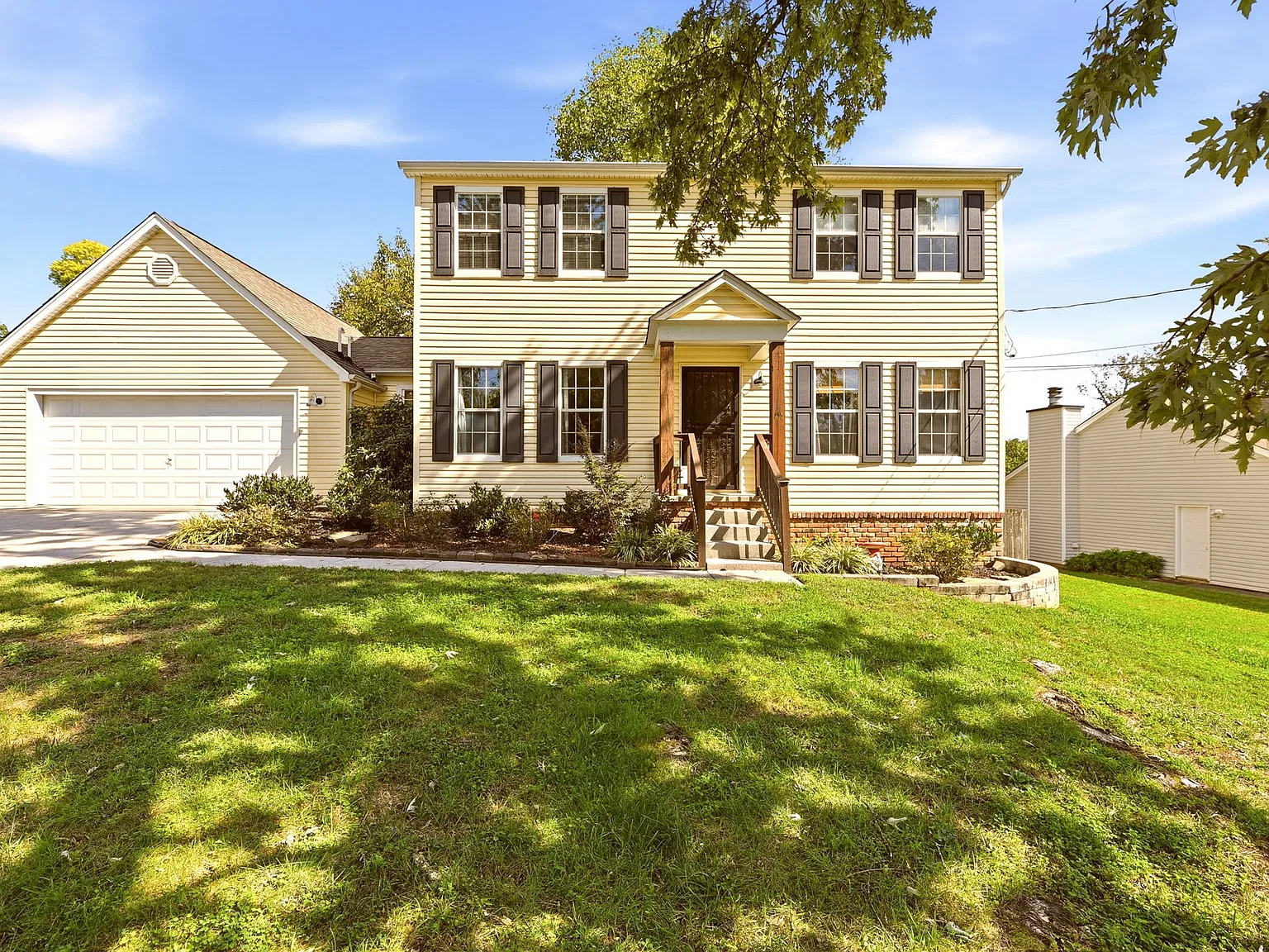 3 bed, 2.5 bath, 1896 sqft, $2,400 — Photo 1