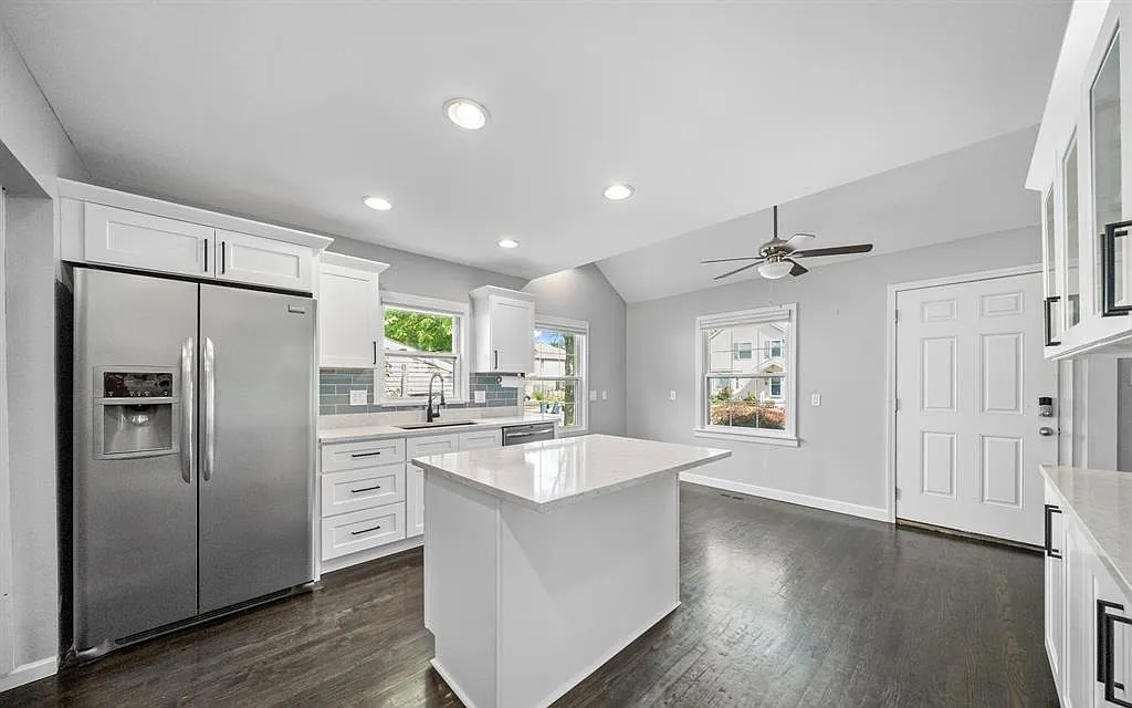 3 bed, 1066 sqft, $2,800 — Photo 3