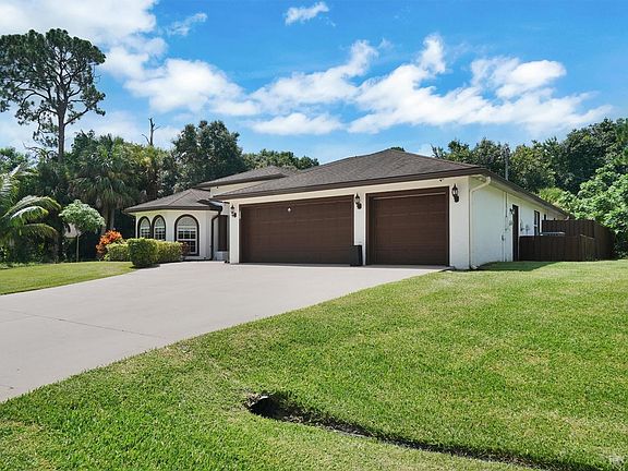 3rd image of 992 SW Haleyberry Avenue