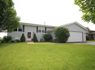 155 Harvest Moon Trl, Capron, IL 61012