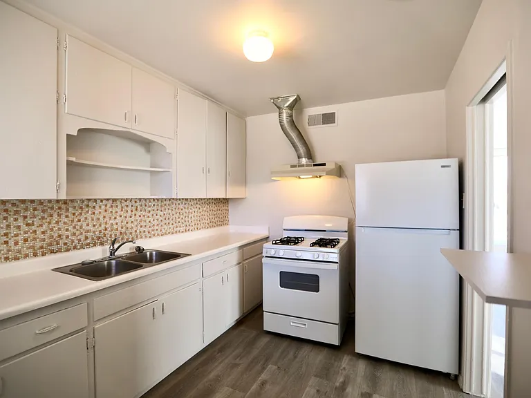 9018 Claremont Ave NE — Photo 7