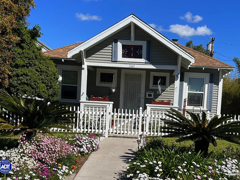 3667 Arizona St
