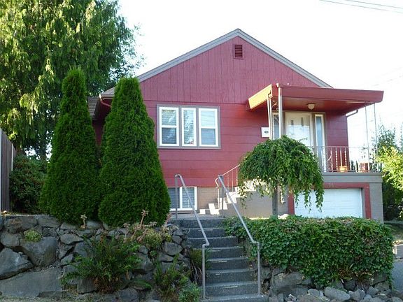 Sited on a corner lot with south eastern exposure, this house has great natural light. Big pictures 