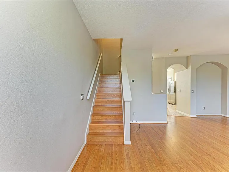 3047 Pointeview Dr — Photo 13