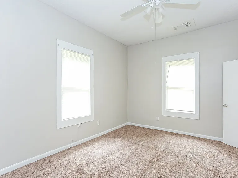 6129 Sorrell St NE — Photo 17