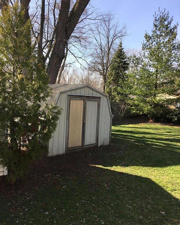 2nd image of 335 43rd St SE