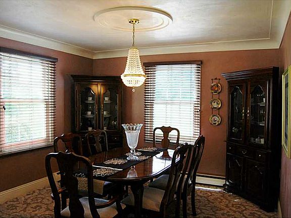 5th image of 42 Meadow Dr