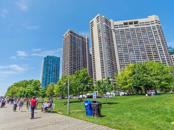 33 Harbour Sq #1019, Toronto, ON M5J 2G2