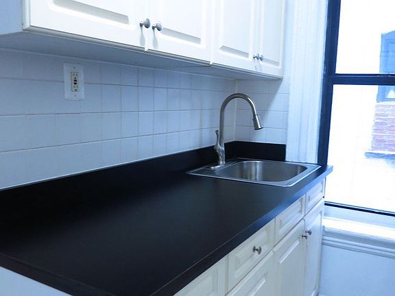 2nd image of 230 E 78th St APT 15