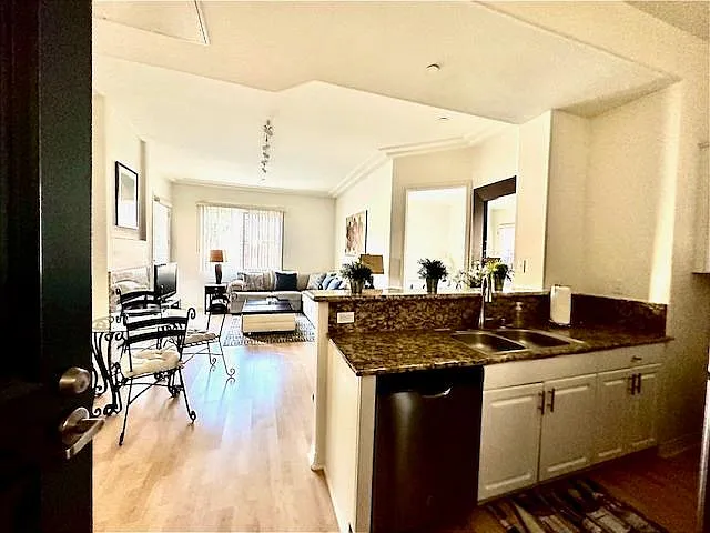 Del Rey Club Apartments — Photo 18