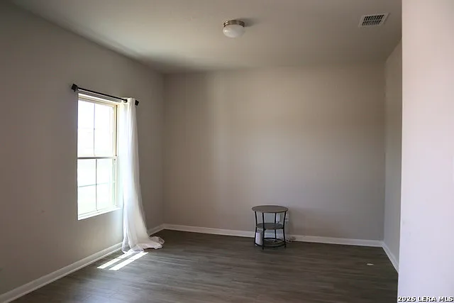 4 bed, 2.5 bath, 2296 sqft, $1,800 — Photo 3