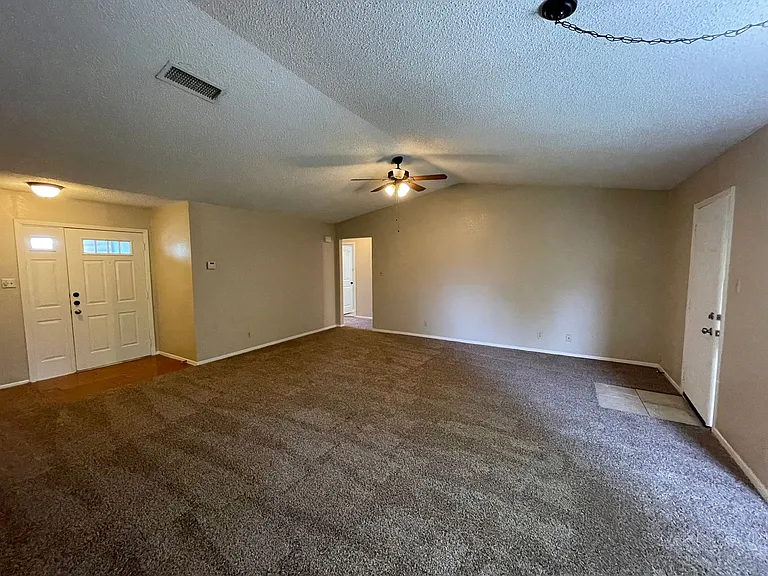 821 Loganwood Dr — Photo 6