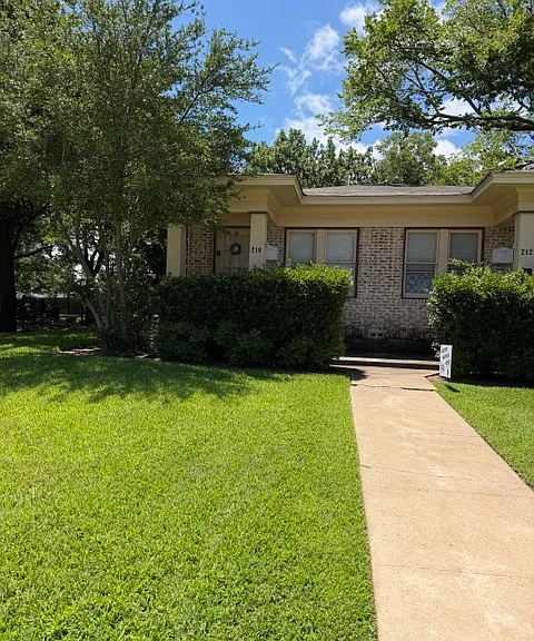 210 W North St #210 — Photo 1
