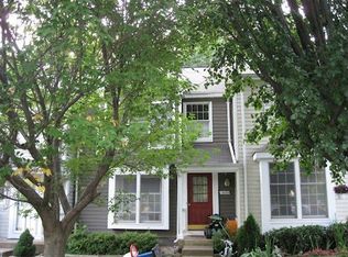 1560 Twisted Oak Dr, Reston, VA 20194