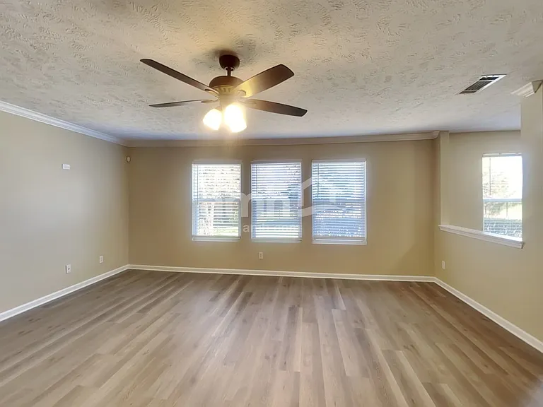 5527 Middlebury Dr — Photo 6