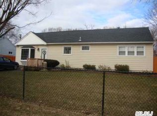 162 Mark Tree Rd, Centereach, NY 11720