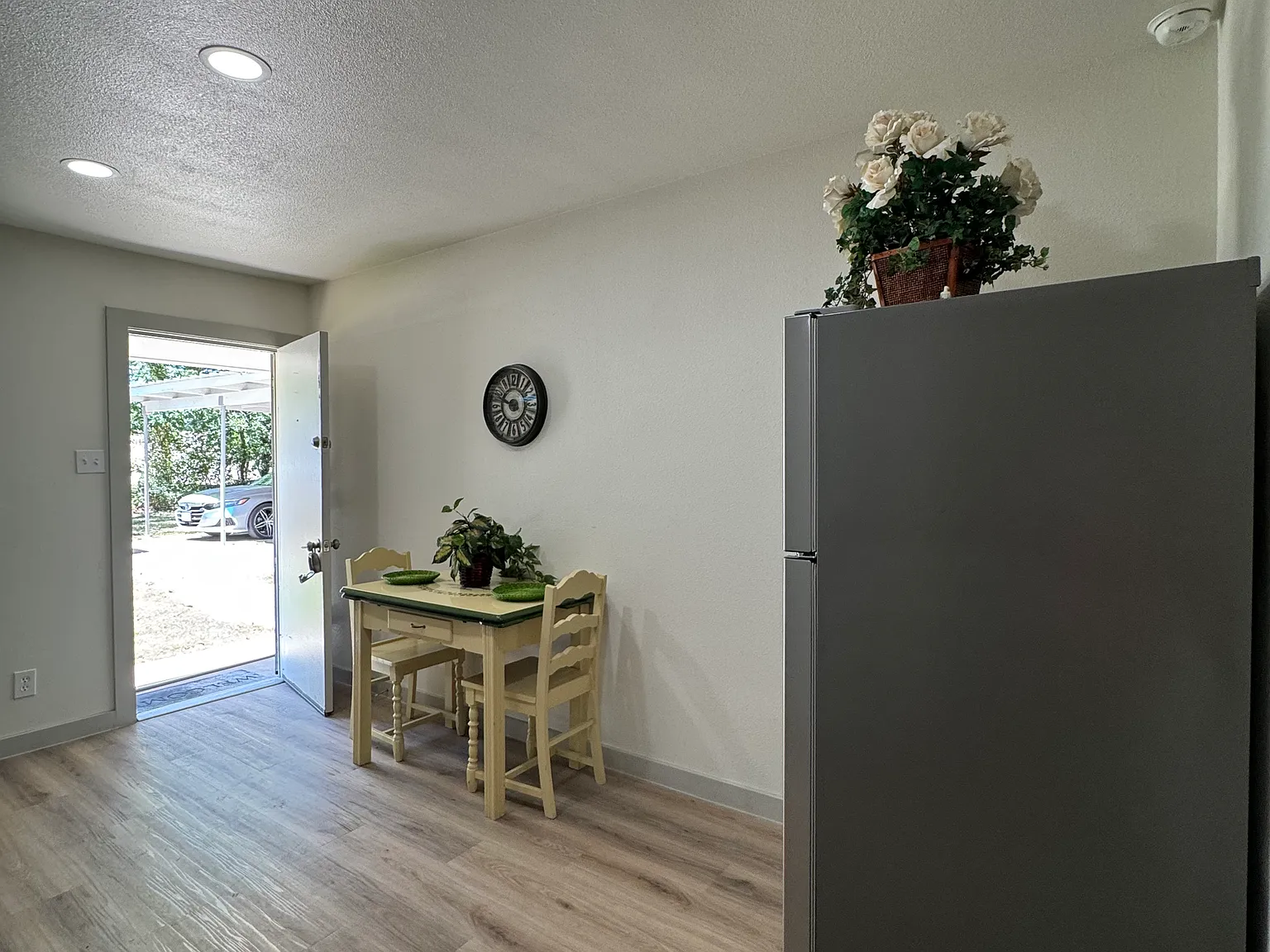 2 bed, 769 sqft, $1,195 — Photo 4
