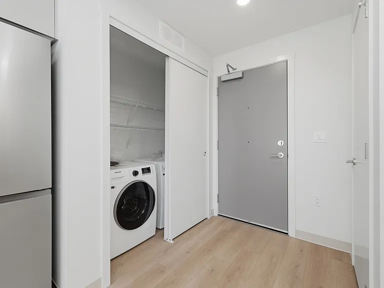 1529 Oxford St — Photo 81